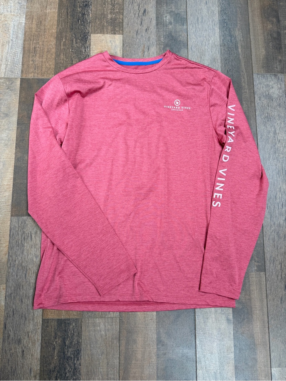 Men’s Vineyard Vines performance tee